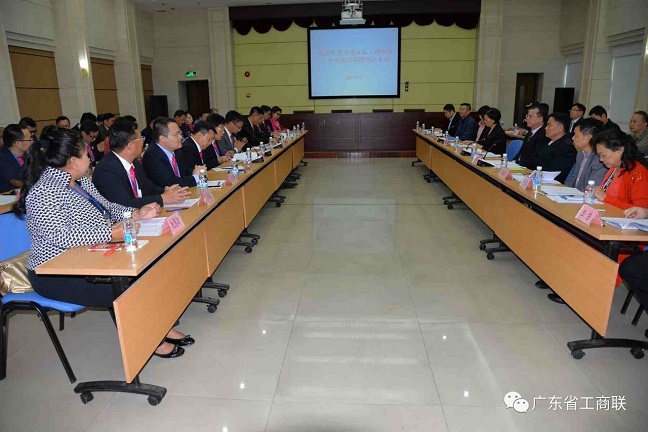 卢小周会见香港全港各区工商联访问团(图1)